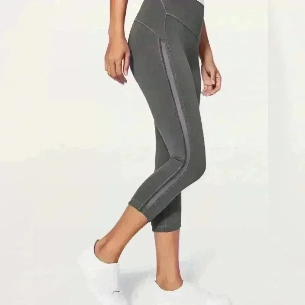 Lululemon Wunder Under Crop (Hi-Rise) Awaken Full-On Luxtreme 21